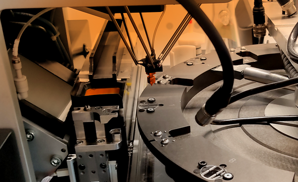 Subcontractor automatic sorting of industrial parts